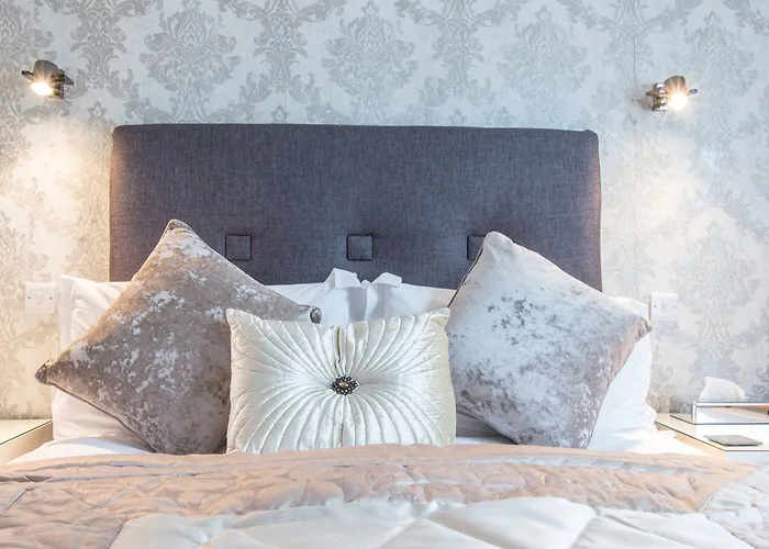 Rose-dene 4*