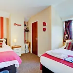 Rose-dene 4*