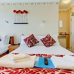 Rose-dene 4*