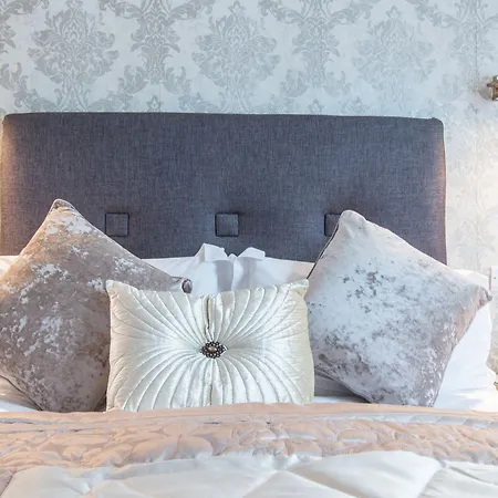 Rose-dene 4*