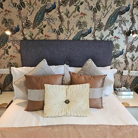 Rose-dene 4*