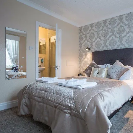 Rose-dene 3*